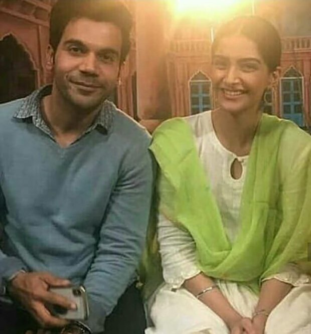 Sonam Kapoor and Rajkummar Rao shoot at Gurgaon metro station for Ek Ladki Ko Dekha Toh Aisa Laga Sonam Kapoor and Rajkummar Rao shoot at Gurgaon metro station for Ek Ladki Ko Dekha Toh Aisa Laga