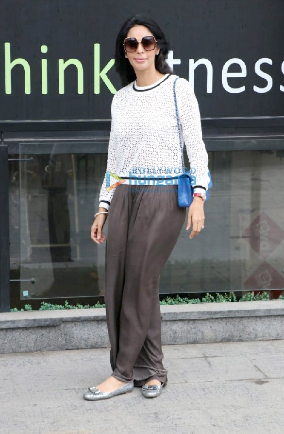 sunita kapoor and mallika sherawat snapped at indigo delicatessen in andheri 3