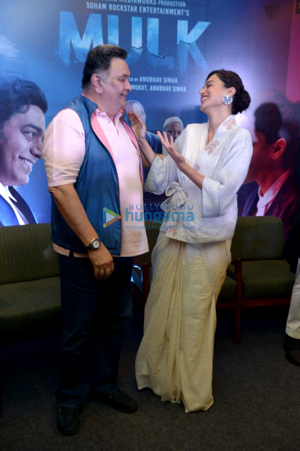 taapsee pannu and rishi kapoor attend mulk press conference in delhi 3