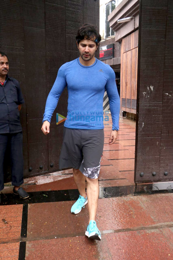 varun dhawan and ananya panday snapped at the gym 1