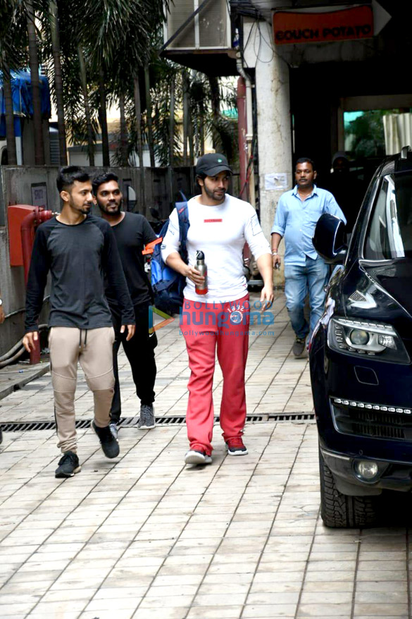 varun dhawan snapped at post rehearsals for abcd any body can dance 3 2