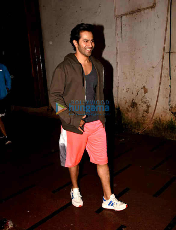 varun dhawan snapped post his gym session 4 3