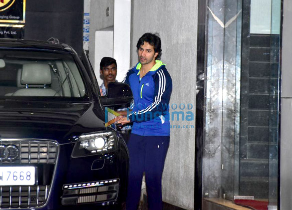 varun dhawan spotted outside his gym 2 2