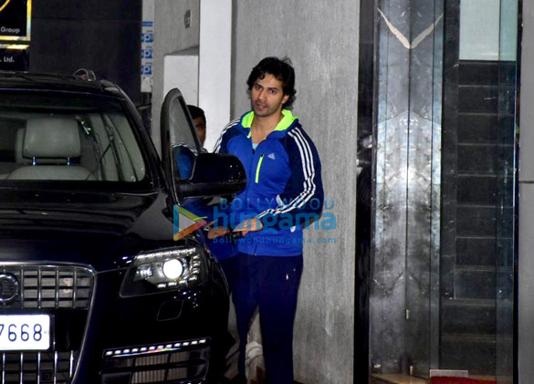 varun dhawan spotted outside his gym 3 2
