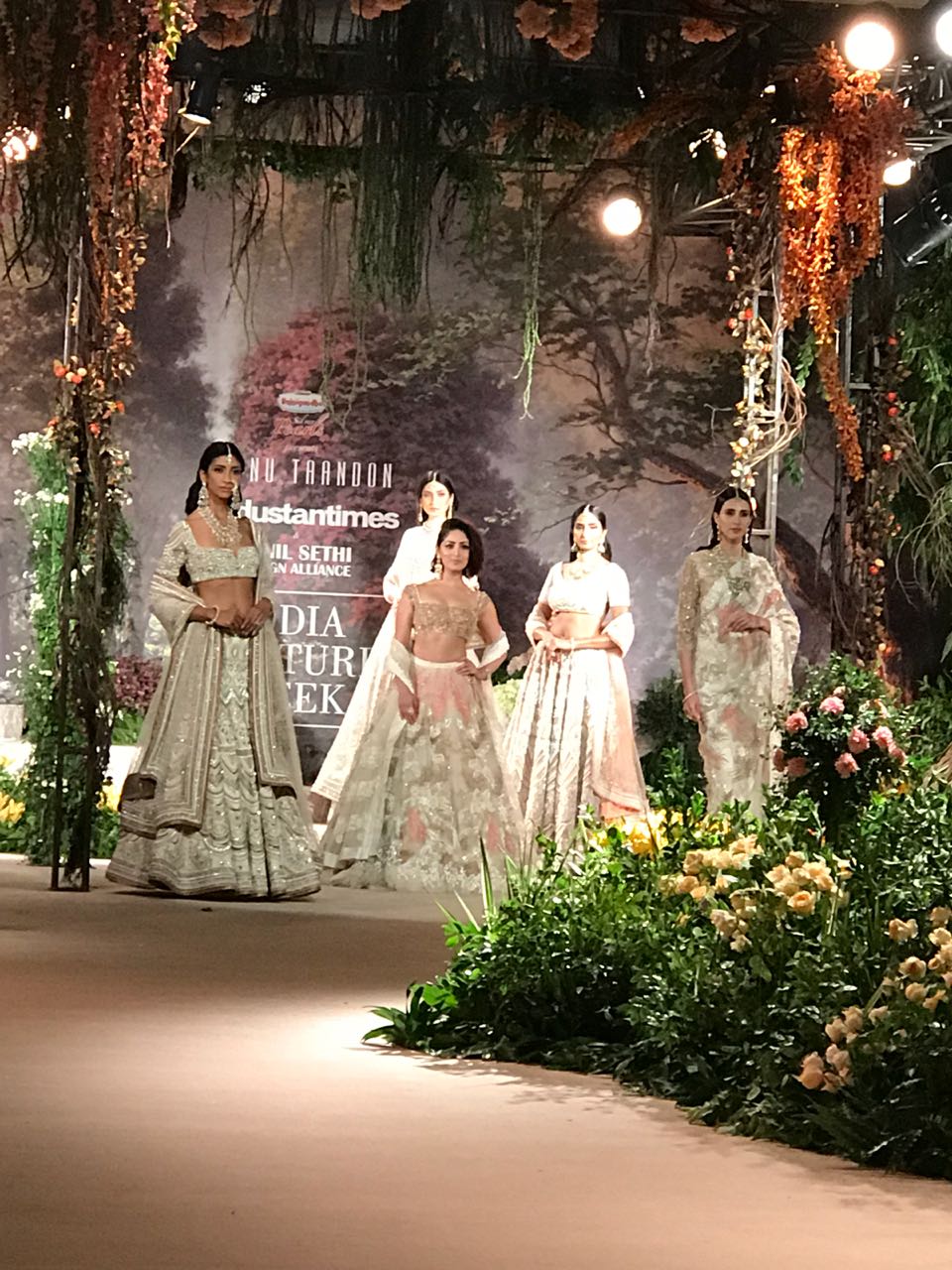 yami gautam walk for reynu tandon at india couture week 2018 day 4 6