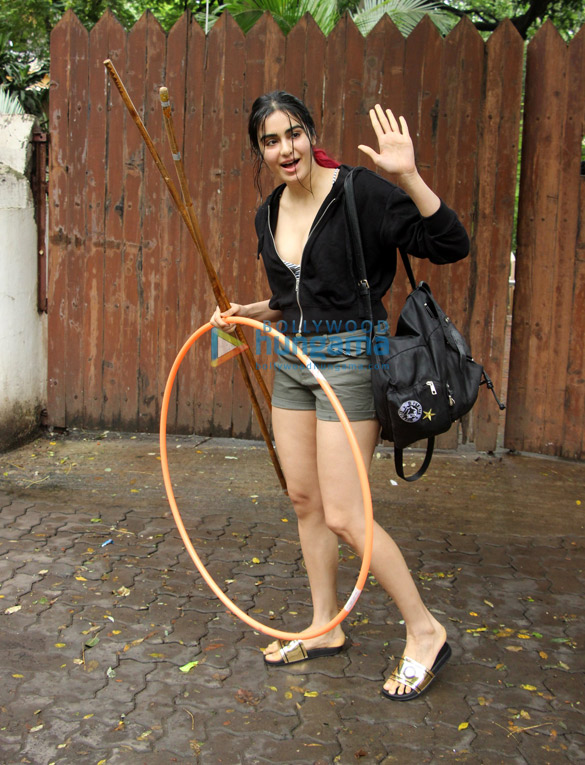 adah sharma spotted at a dance class in bandra 5