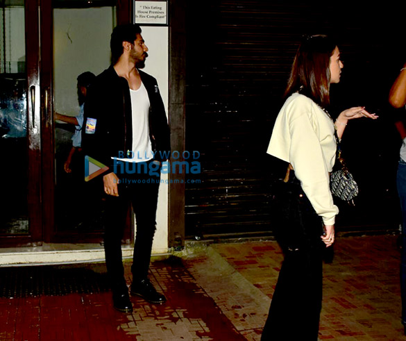 ahaan shetty snapped with friends in bandra 2