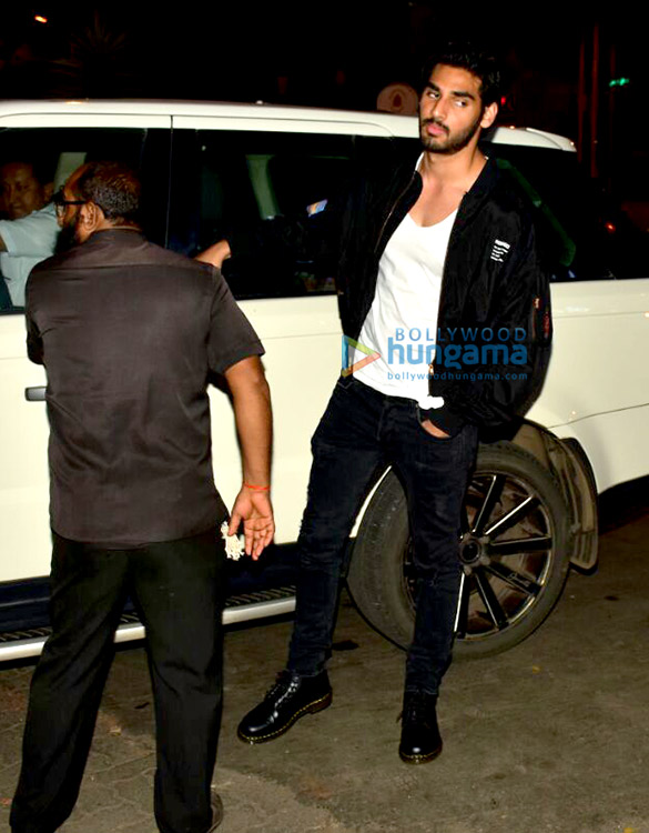 ahaan shetty snapped with friends in bandra 6