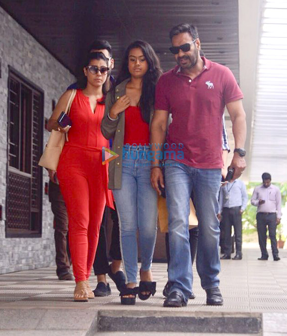 ajay devgn kajol and their daughter nysa snapped in bandra 3