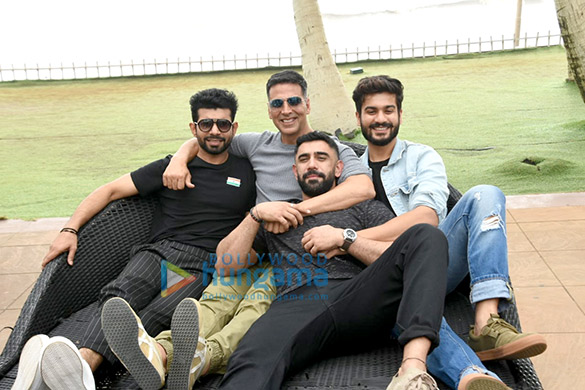 akshay kumar amit sadh and others snapped promoting gold 1