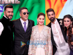 Akshay Kumar and Mouni Roy promote their film Gold on Colors Dance Deewane