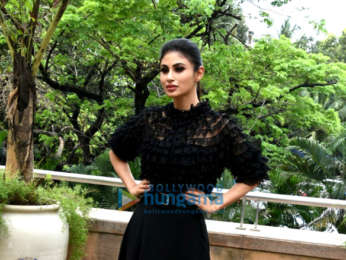 Akshay Kumar and Mouni Roy snapped promoting Gold