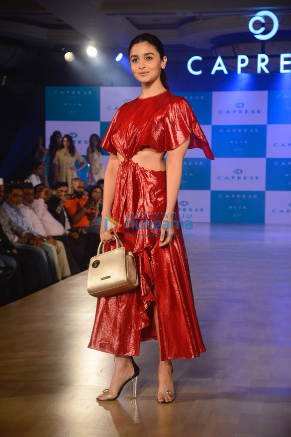 alia bhatt walks the ramp for capreses new collection 3