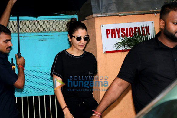 anushka sharma snapped in versova 3