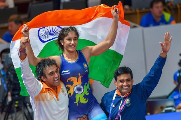 Asian Games 2018: Aamir Khan, Akshay Kumar, Varun Dhawan, Arjun Kapoor and others praise Vinesh Phogat on her gold medal win