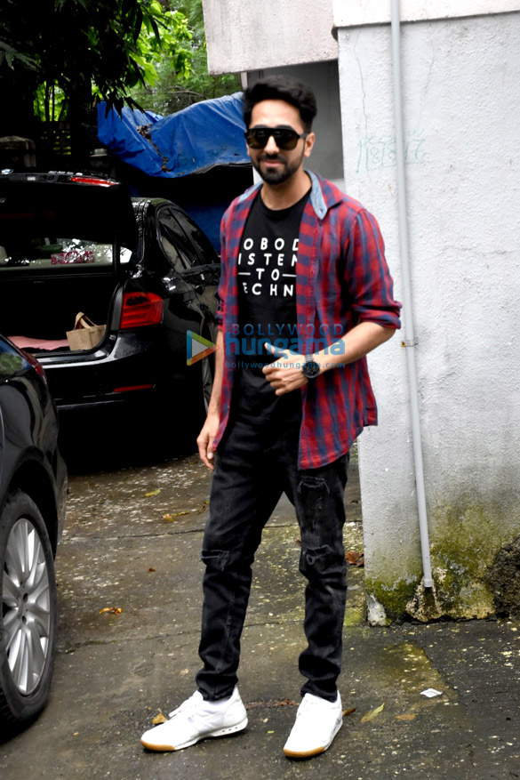 ayushmann khurrana snapped in mumbai 4
