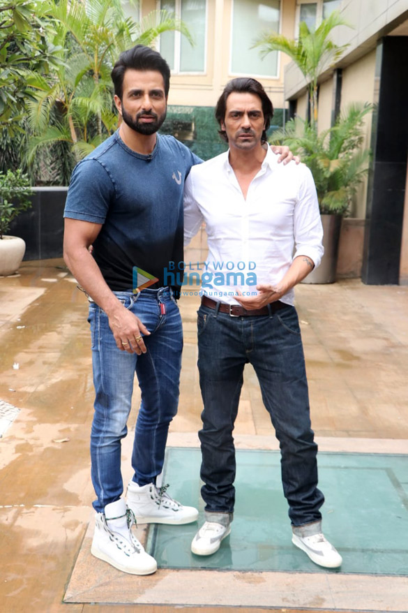 cast of paltan snapped promoting the film 2