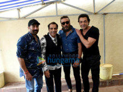 Cast of Yamla Pagla Deewana Phir Se snapped promoting the film