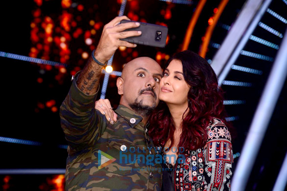 cast of the film fanney khan snapped promoting their film on sets of indian idol 10 6
