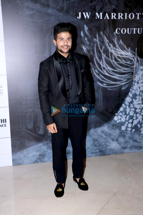 celebs grace manish malhotras fashion show 1