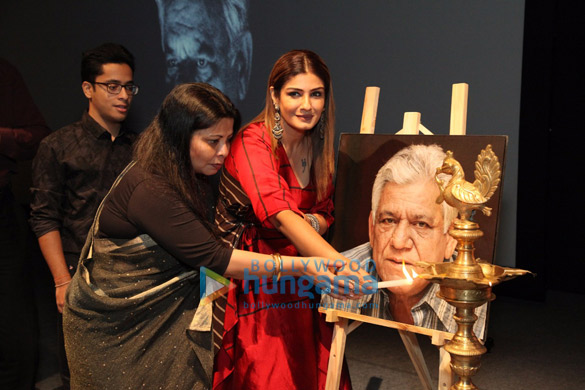 celebs grace the event held to pay tribute to the late om puri 1