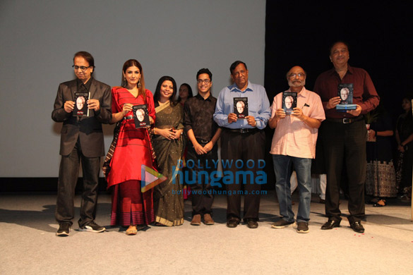 celebs grace the event held to pay tribute to the late om puri 3