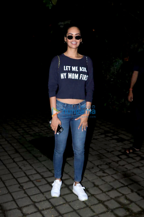 esha gupta spotted in juhu 3