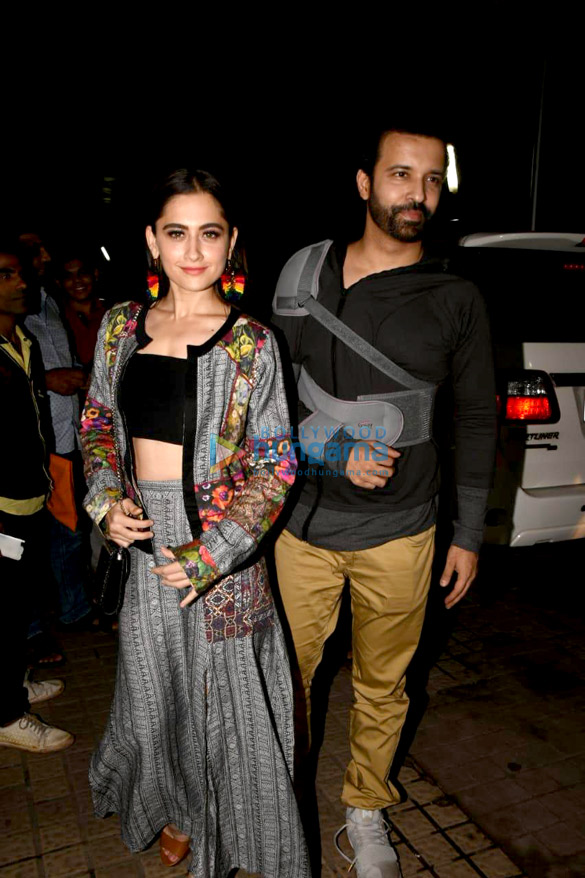 farhan akhtar and other celebs grace the special screening of gold 8