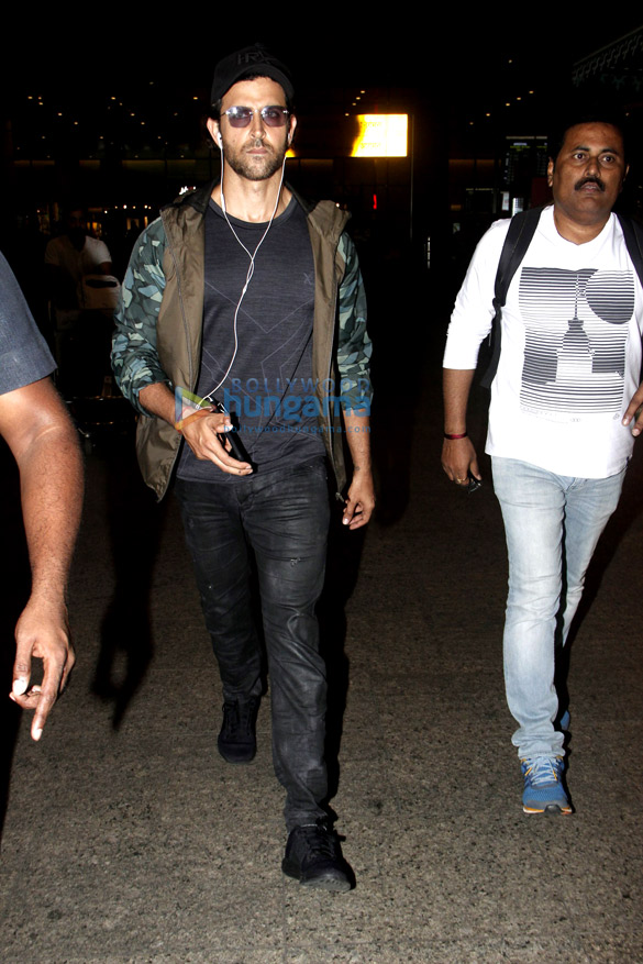 hrithik roshan sunny deol and others snapped at the airport 1
