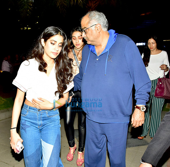 janhvi kapoor and family snapped at bkc 3