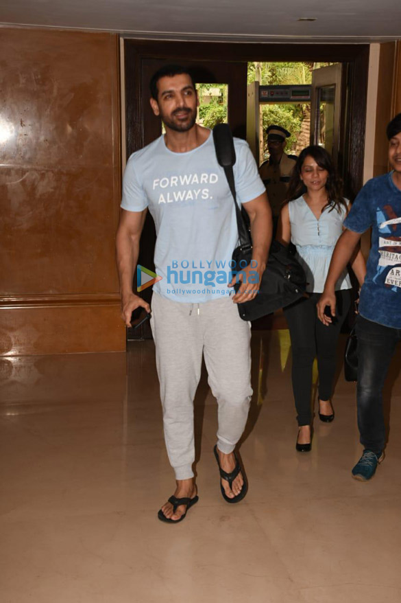 john abraham snapped in juhu 2