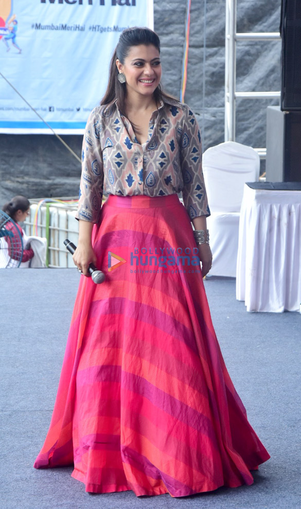 kajol snapped promoting her film helicopter eela at nm college 5