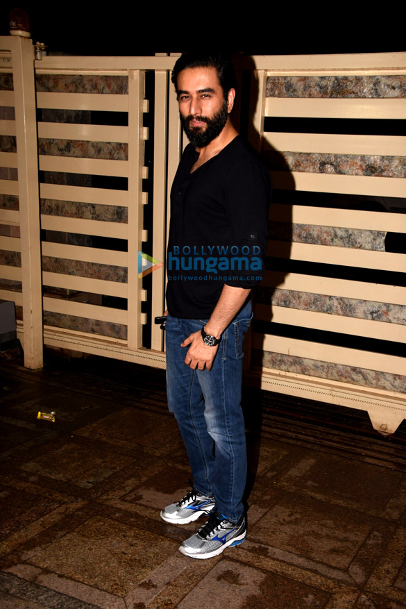kanika kapoor snapped at her birthday bash 1