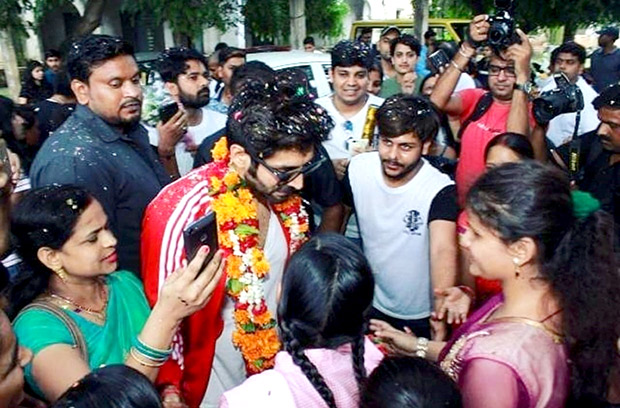 Kartik Aaryan gets a warm welcome in his hometown in Gwalior