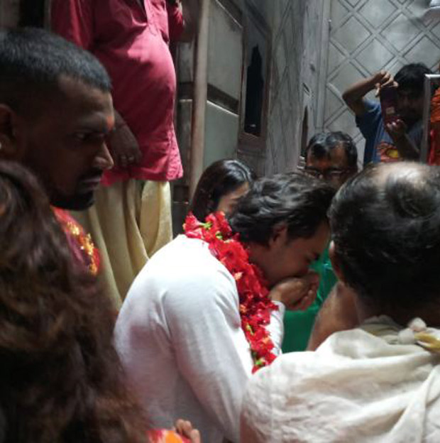 Loveratri pair Aayush Sharma and Warina Hussain seek blessing at Kali Temple and enjoy street food in Kolkata