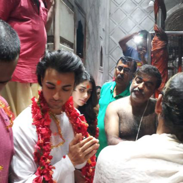 Loveratri pair Aayush Sharma and Warina Hussain seek blessing at Kali Temple and enjoy street food in Kolkata