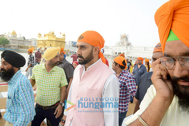 Manmarziyaan star Abhishek Bachchan visits the Golden Temple ahead of the release
