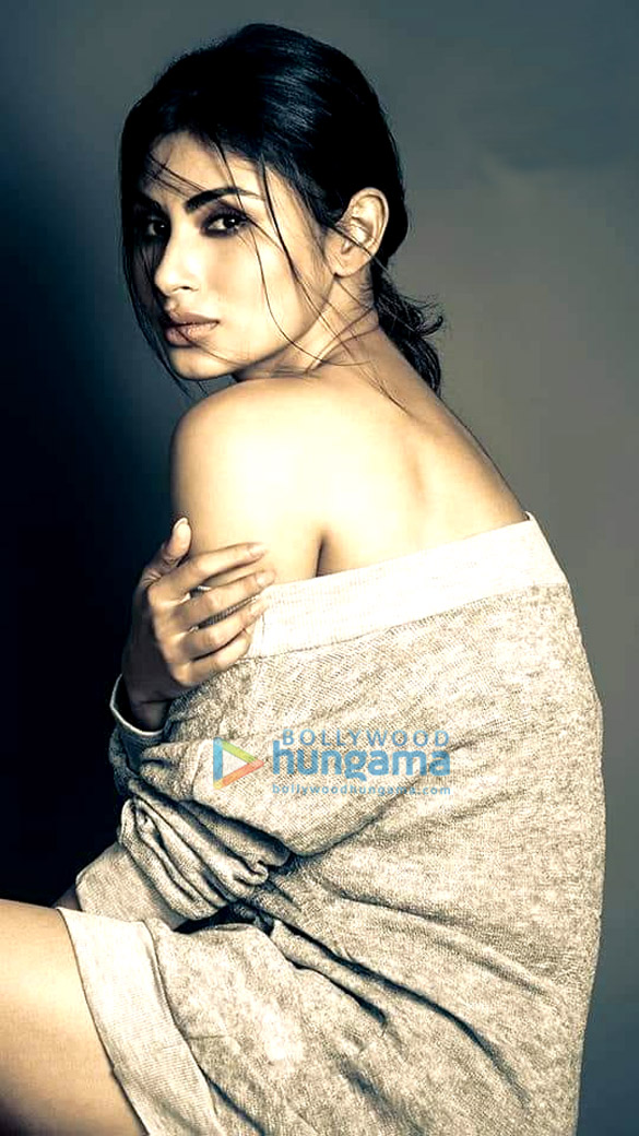mouni roy 3 3