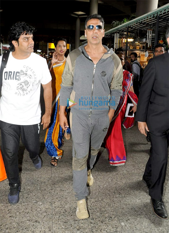 nidhhi agerwal and akshay kumar snapped at the airport 2