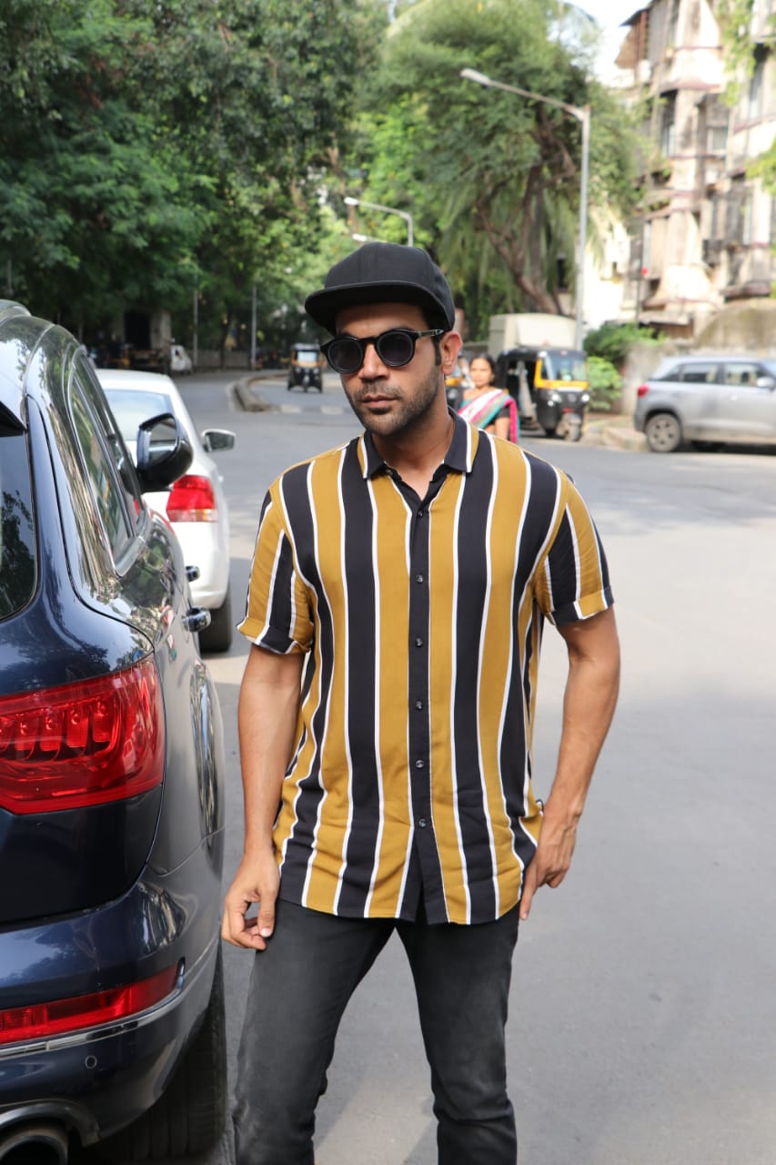rajkummar rao snapped in juhu 1
