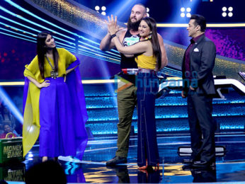 Salman Khan snapped on sets of Dus Ka Dum