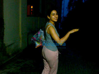Sara Ali Khan and Kanika Kapoor snapped a yoga center in Bandra