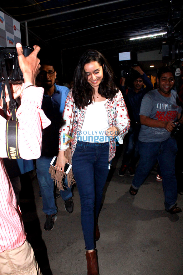 shahid kapoor and shraddha kapoor spotted at sunny super sound in juhu 2
