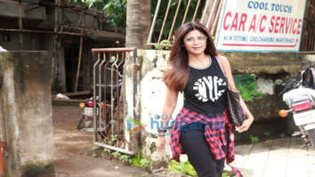 Shilpa Shetty snapped at Kromakay salon in Juhu