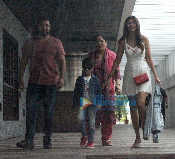 Shilpa Shetty snapped with family at Hakkasan in Bandra Shilpa Shetty snapped with family at Hakkasan in Bandra