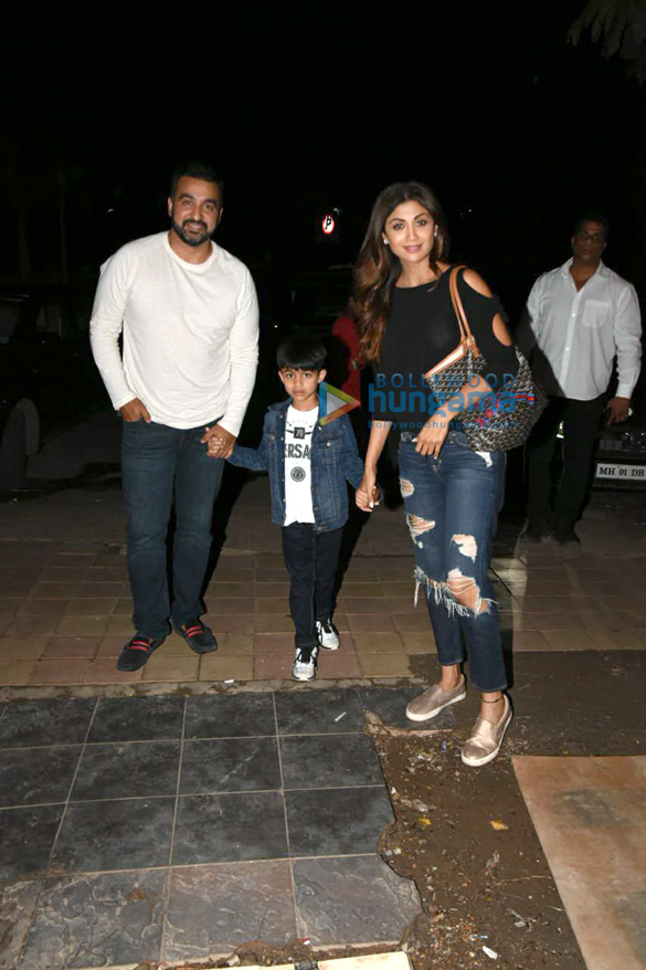 shilpa shetty snapped with her family in juhu 5