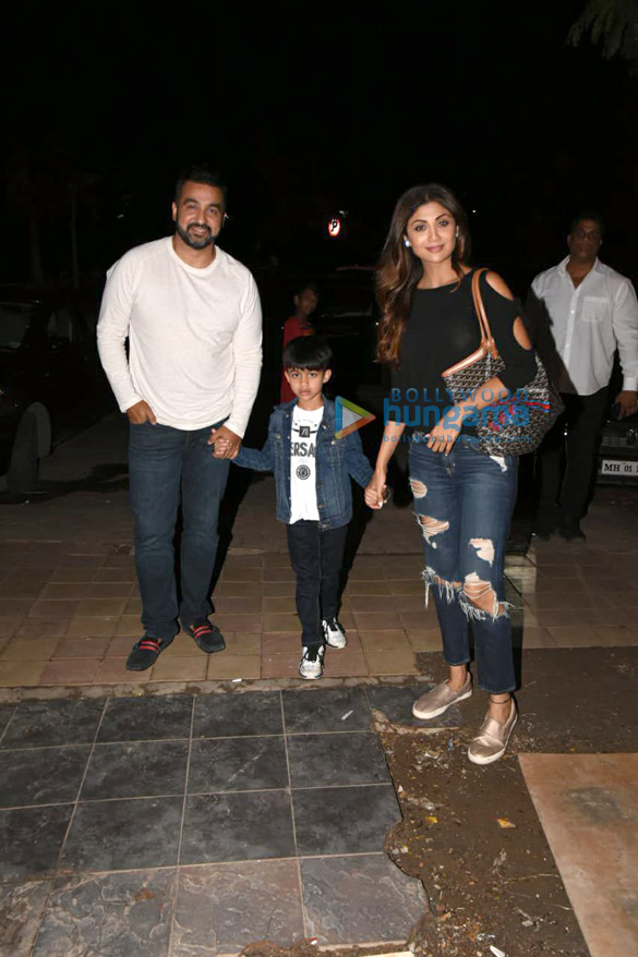 shilpa shetty snapped with her family in juhu 6