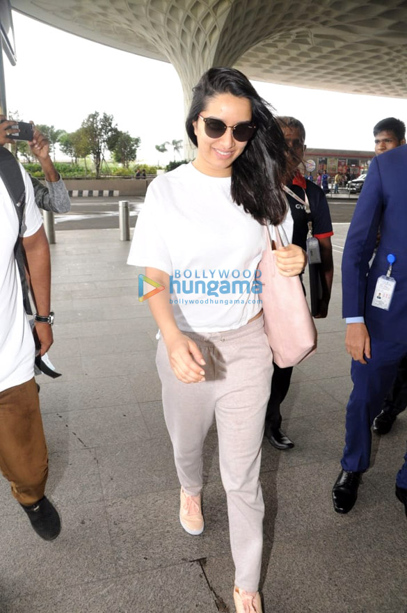 shraddha kapoor ayushmann khurrana and others snapped at the airport 1
