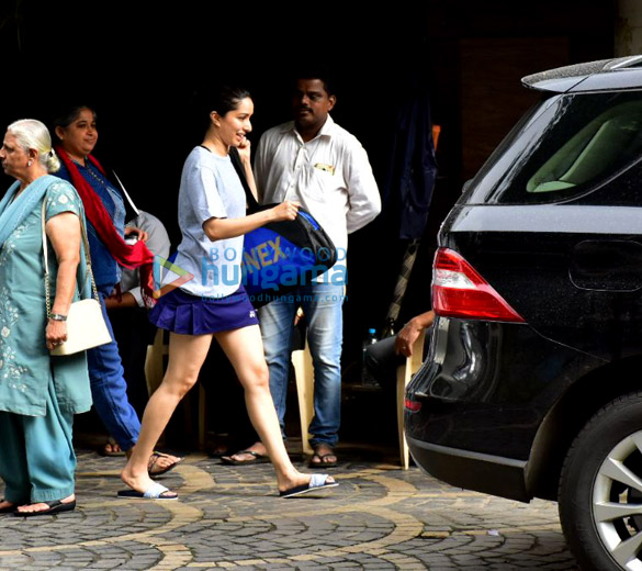 shraddha kapoor snapped after batminton practice in khar 5