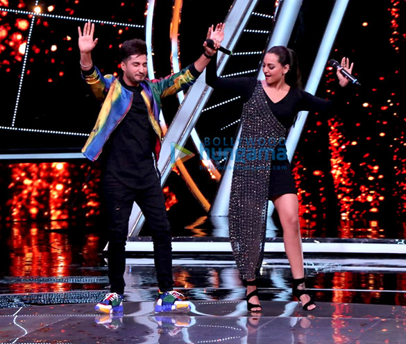 sonakshi sinha snapped on the sets of indian idol 5 2
